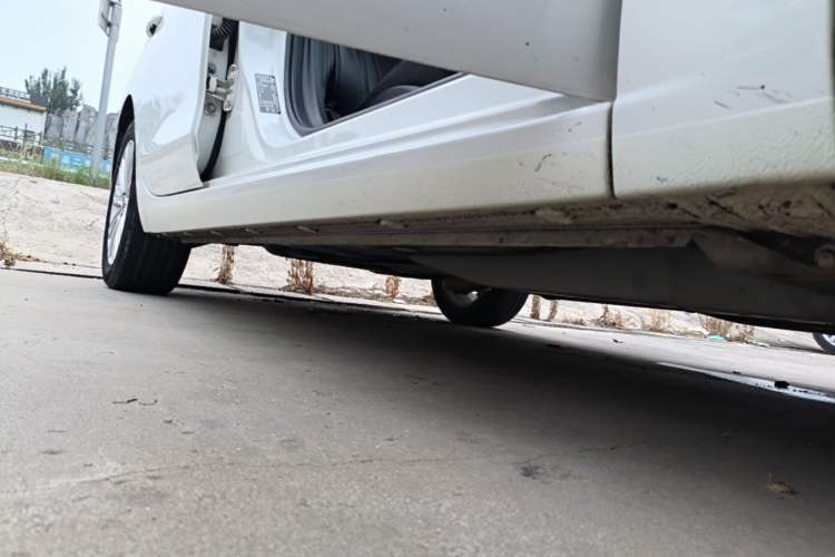 Used Buick GT 2016 15N Automatic Luxury Edition Right Side Sill