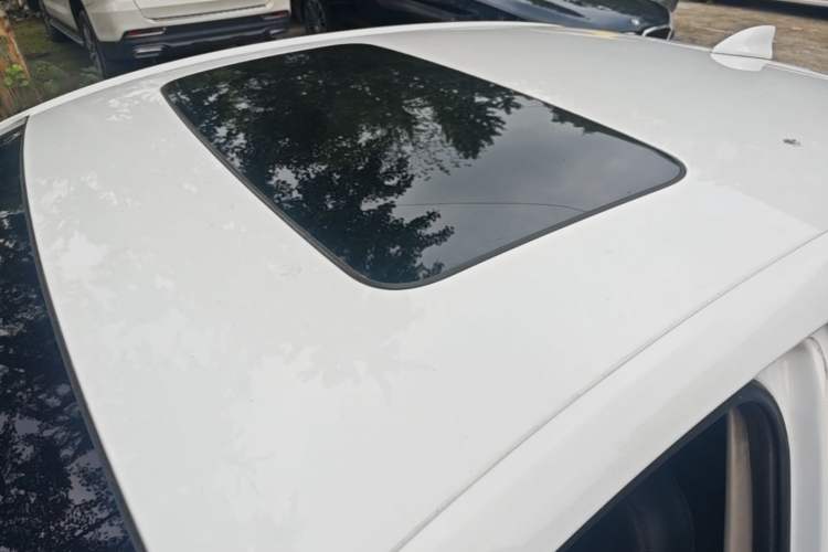 Used Buick GT 2016 18T Dual-Clutch Luxury Model Roof