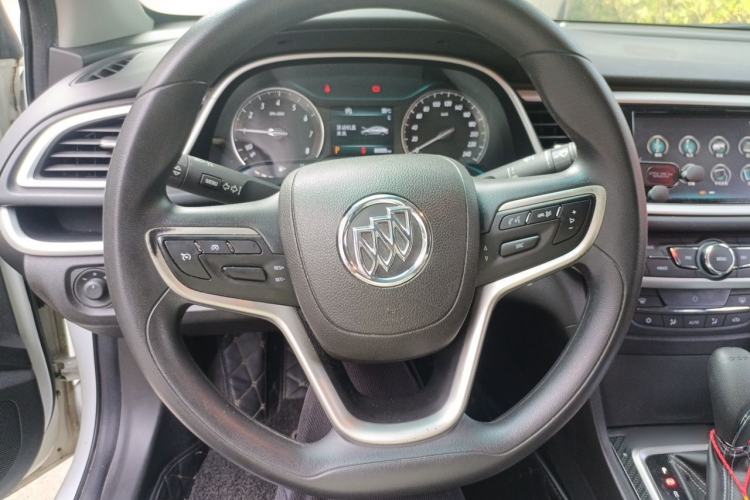 Used Buick GT 2016 18T Dual-Clutch Luxury Model Steering Wheel
