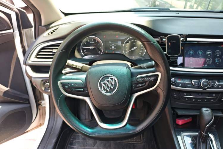 Used Buick GT 2016 18T Dual-Clutch Luxury Model Steering Wheel