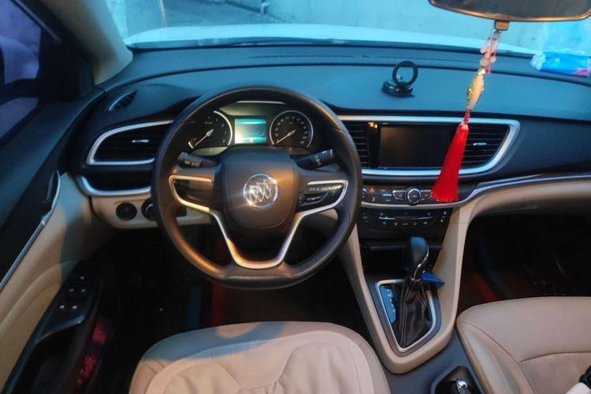 Used Buick GT 2016 15N Automatic Luxury Edition Steering Wheel