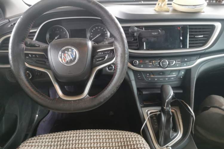 Used Buick GT 2016 18T Dual-Clutch Luxury Model Steering Wheel