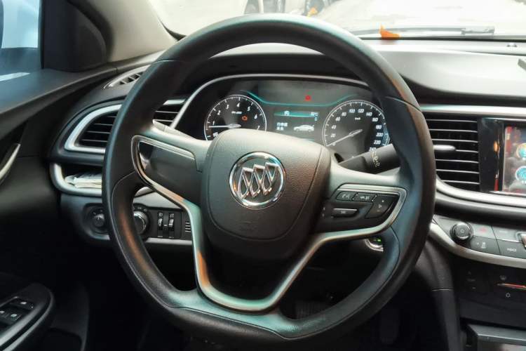 Used Buick GT 2016 15N Automatic Luxury Edition Steering Wheel