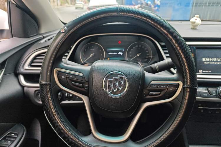 Used Buick GT 2016 18T Dual-Clutch Luxury Model Steering Wheel