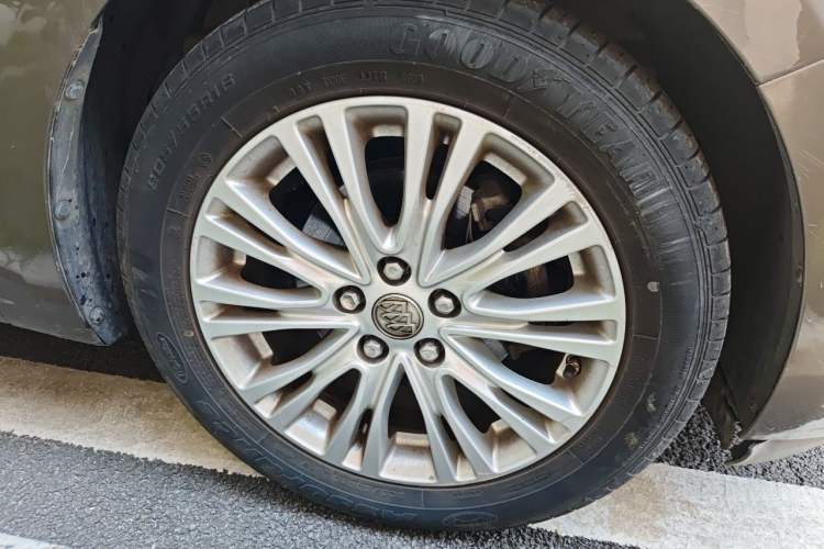 Used Buick GT 2016 15N Automatic Elite Edition Right Front Wheel Hub