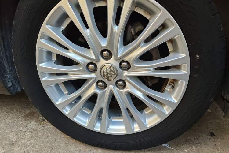 Used Buick GT 2016 15N Automatic Elite Edition Right Front Wheel Hub