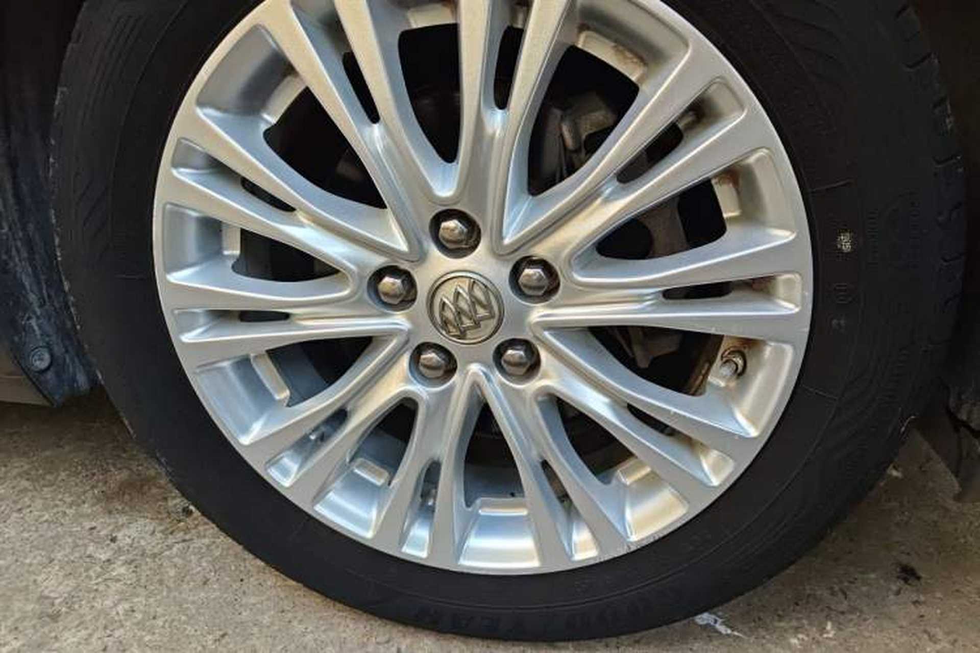 Used Buick GT 2016 15N Automatic Elite Edition Right Front Wheel Hub