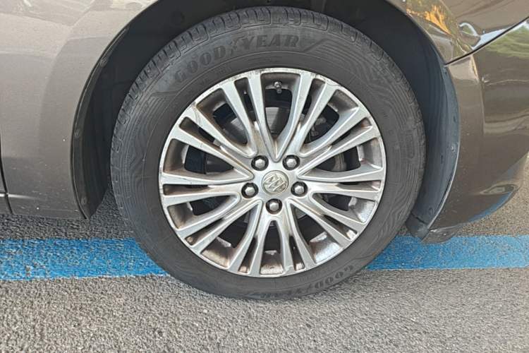 Used Buick GT 2016 15N Automatic Elite Edition Right Front Wheel Hub
