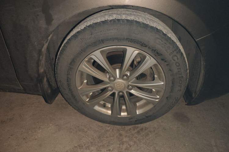 Used Buick GT 2016 15N Automatic Entry-Level Trim Right Front Wheel Hub