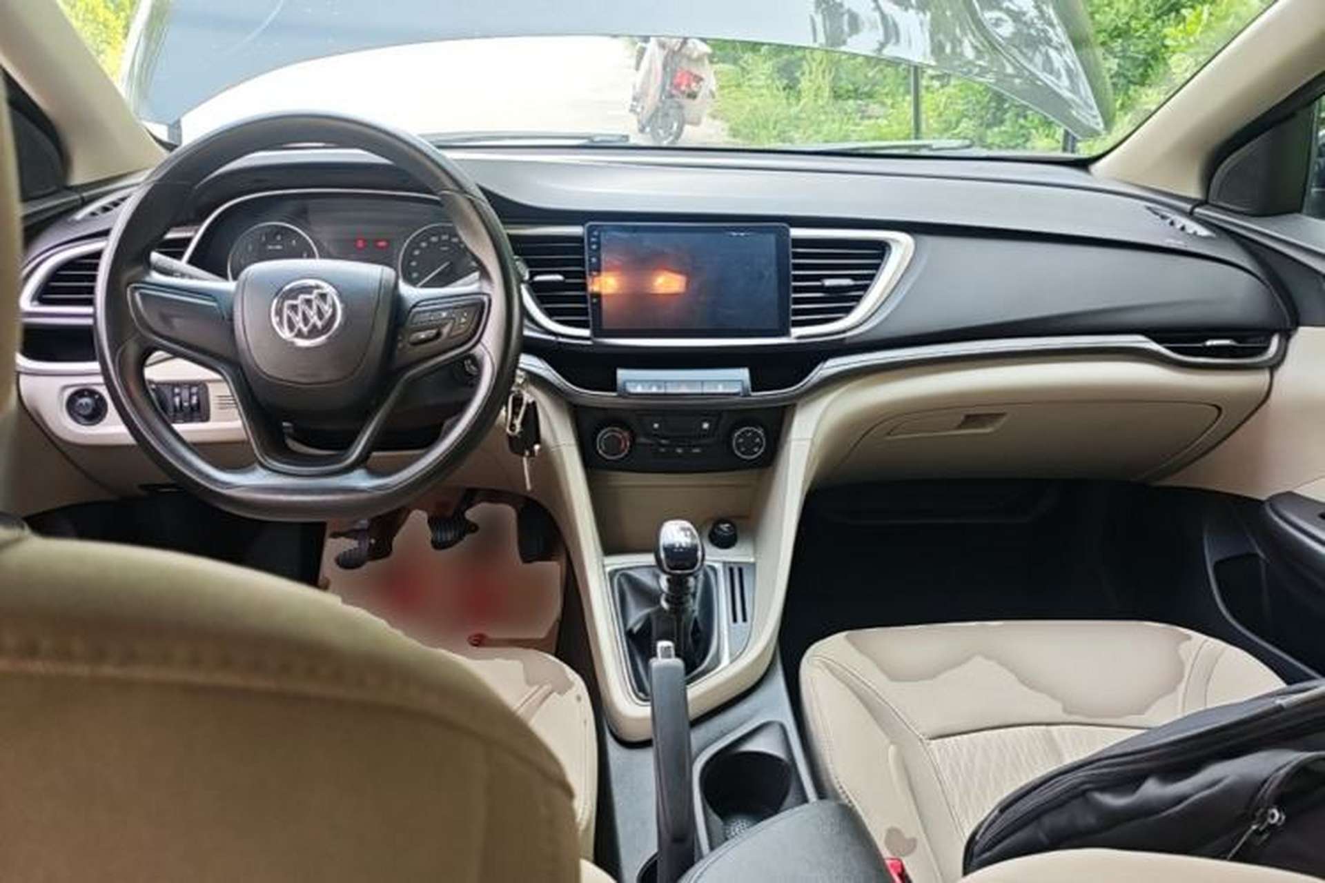Used Buick GT 2017 15N Manual Entry-Level Trim Center Console