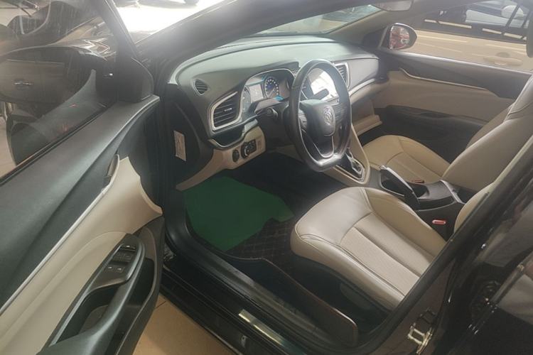 Used Buick GT 2017 15N Automatic Elite Version Driver Seat