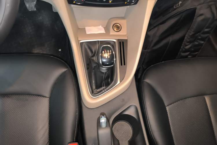 Used Buick GT 2017 15N Manual Entry-Level Trim Gear Lever