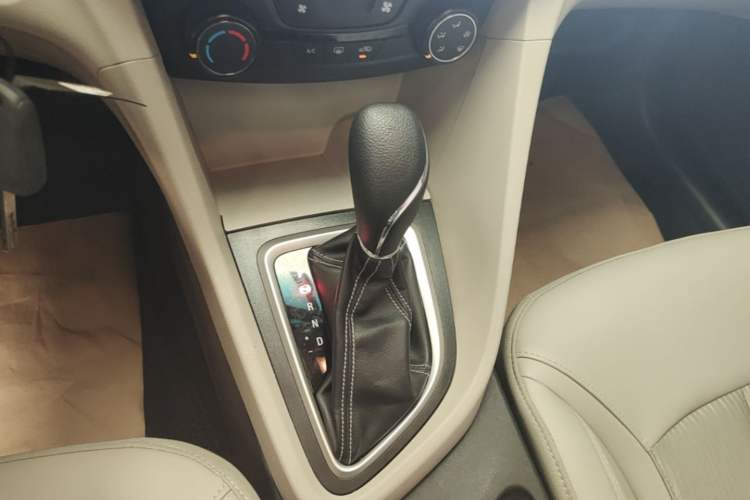 Used Buick GT 2017 15N Automatic Elite Version Gear Lever