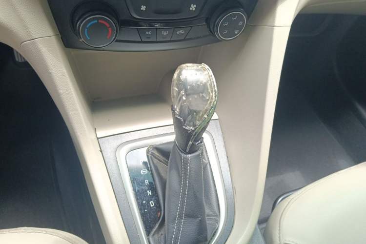 Used Buick GT 2017 15N Automatic Elite Version Gear Lever
