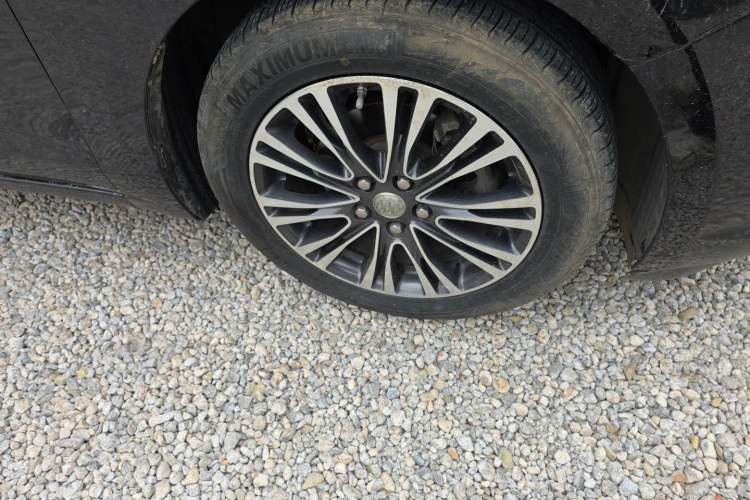 Used Buick GT 2017 15N Automatic Deluxe Edition Right Front Wheel Hub
