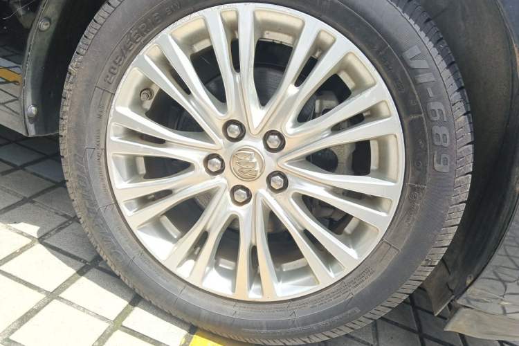 Used Buick GT 2017 15N Automatic Elite Version Right Front Wheel Hub