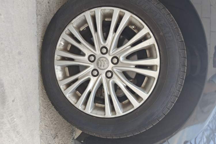 Used Buick GT 2017 15N Manual Elite Version Right Front Wheel Hub