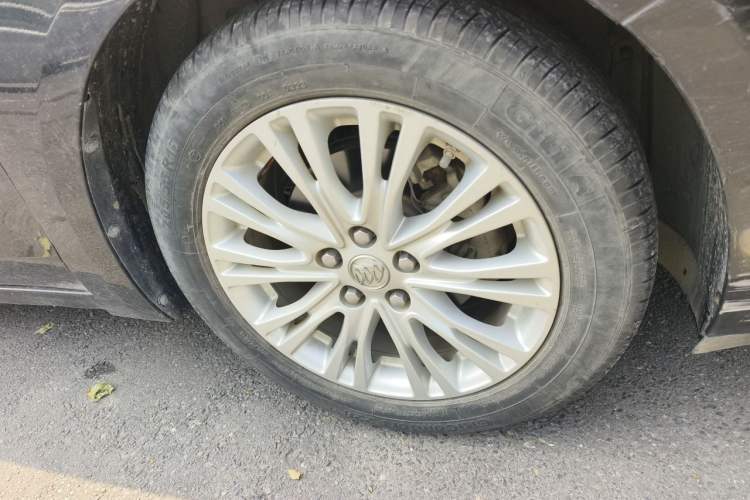 Used Buick GT 2017 15N Automatic Elite Version Right Front Wheel Hub