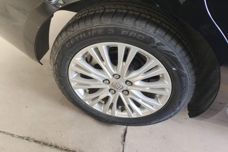 Used Buick GT 2017 15N Automatic Elite Version Right Rear Wheel Hub