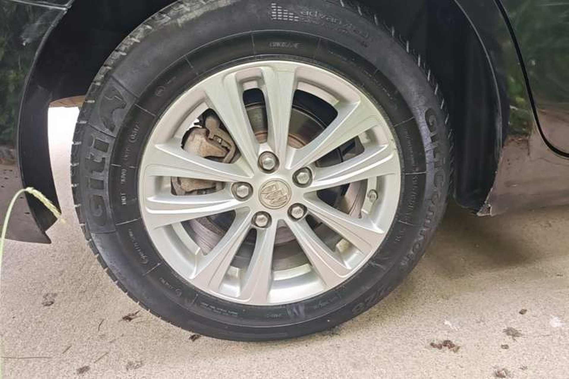 Used Buick GT 2017 15N Manual Entry-Level Trim Right Rear Wheel Hub
