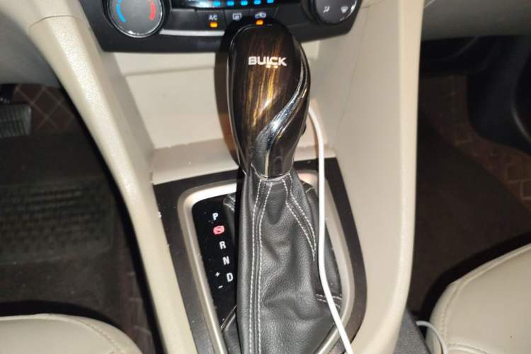 Used Buick GT 2017 15N Automatic Elite Version Gear Lever