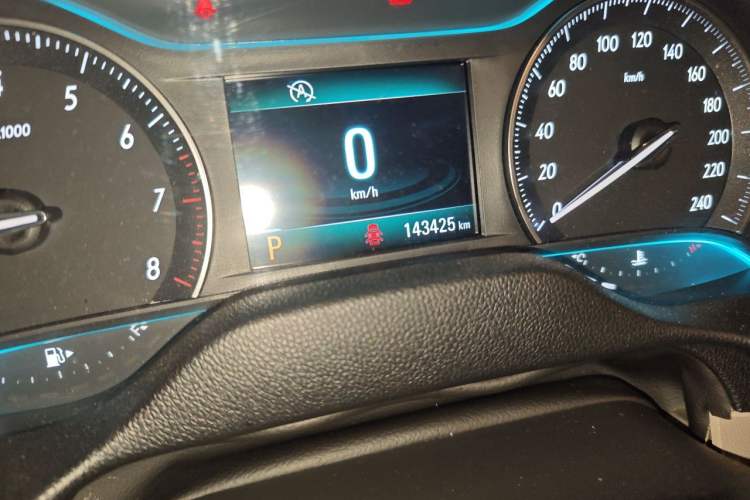 Used Buick GT 2017 15N Automatic Elite Version Odometer Close Up