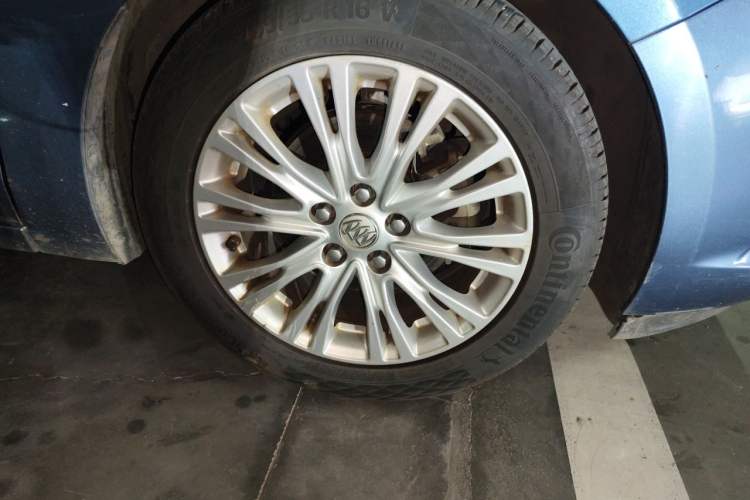 Used Buick GT 2017 15N Automatic Elite Version Right Front Wheel Hub