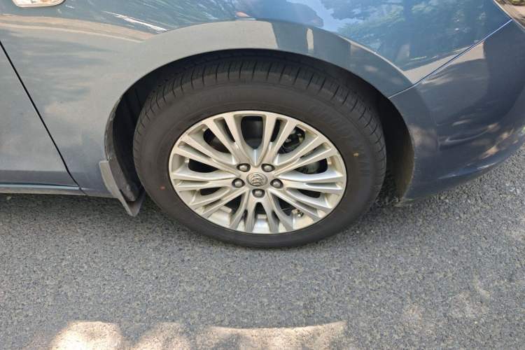 Used Buick GT 2017 15N Manual Elite Version Right Front Wheel Hub