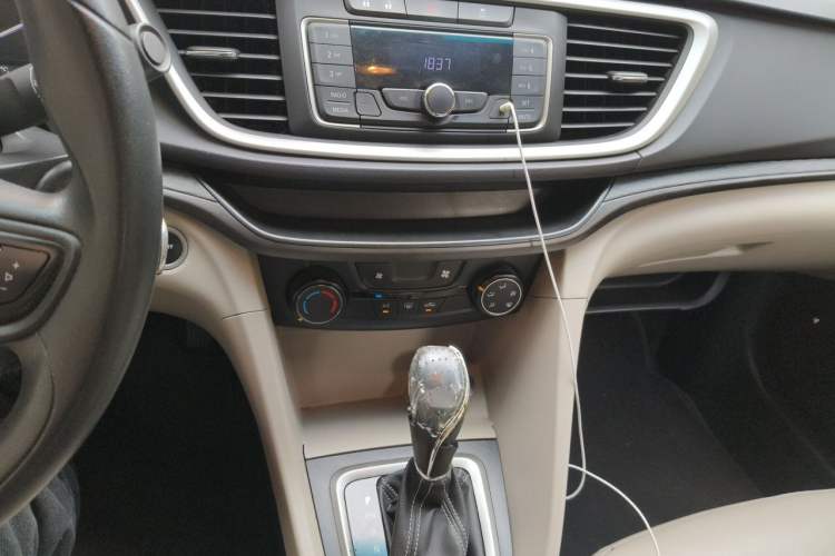 Used Buick GT 2017 15N Automatic Elite Version Audio And AC Panel