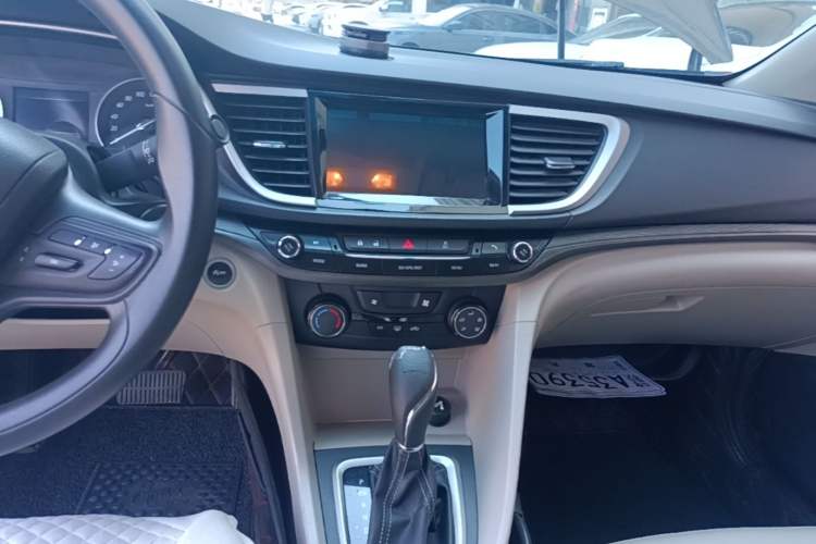 Used Buick GT 2017 15N Automatic Elite Version Audio And AC Panel