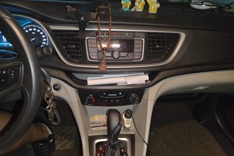 Used Buick GT 2017 15N Automatic Elite Version Audio And AC Panel