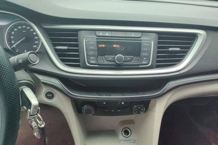Used Buick GT 2017 15N Manual Entry-Level Trim Audio And AC Panel