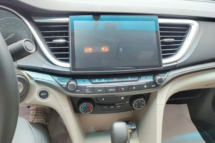 Used Buick GT 2017 15N Automatic Elite Version Audio And AC Panel