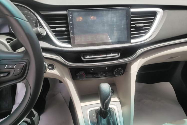 Used Buick GT 2017 15N Automatic Elite Version Audio And AC Panel