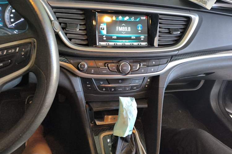 Used Buick GT 2017 15N Automatic Deluxe Edition Audio And AC Panel