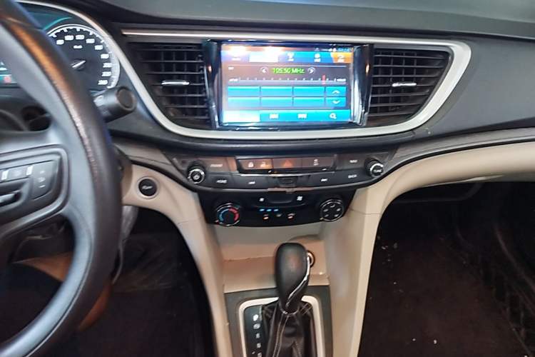 Used Buick GT 2017 15N Automatic Elite Version Audio And AC Panel