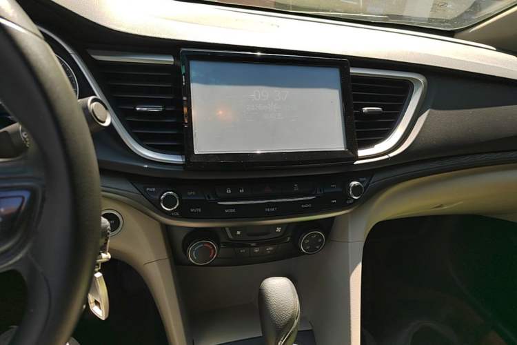Used Buick GT 2017 15N Automatic Elite Version Audio And AC Panel