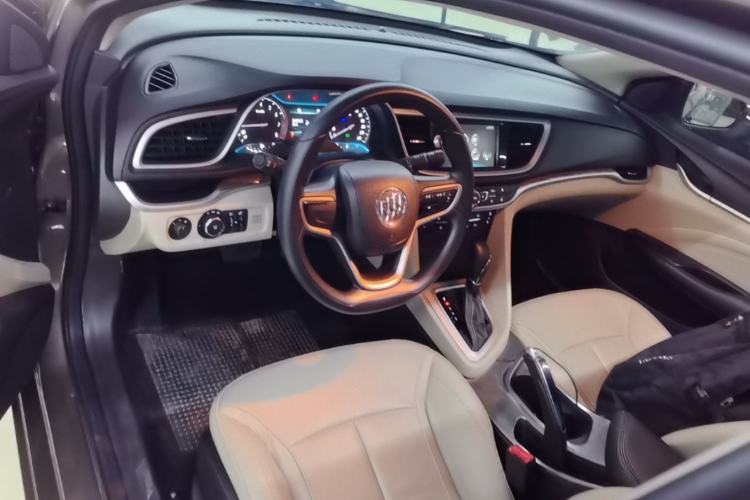 Used Buick GT 2017 15N Automatic Deluxe Edition Center Console