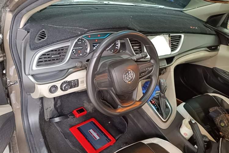 Used Buick GT 2017 15N Automatic Entry-Level Trim Center Console