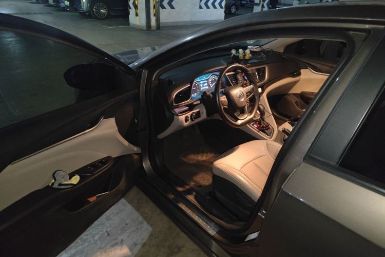 Used Buick GT 2017 15N Automatic Elite Version Driver Seat
