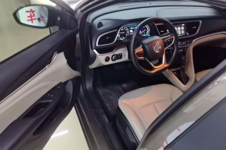 Used Buick GT 2017 15N Automatic Deluxe Edition Driver Seat