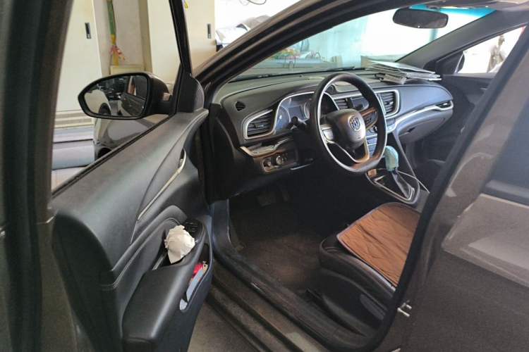 Used Buick GT 2017 15N Automatic Deluxe Edition Driver Seat