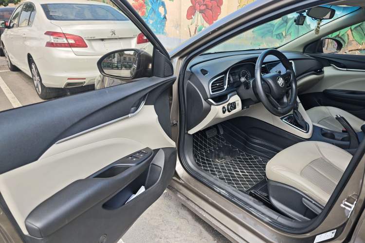 Used Buick GT 2017 15N Automatic Elite Version Driver Seat