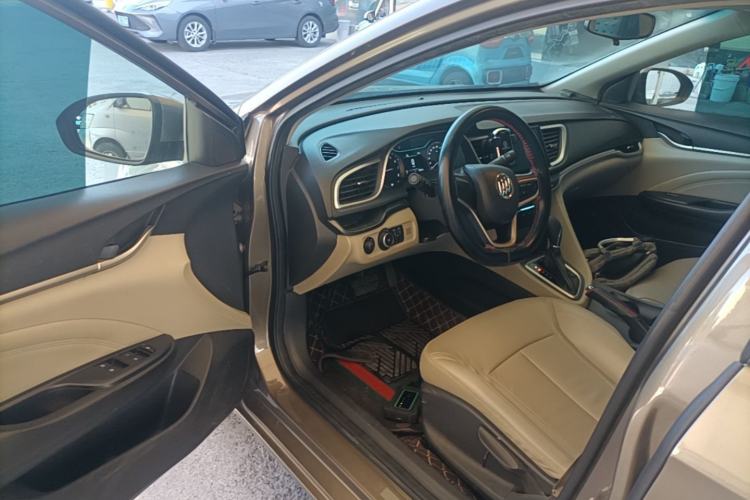 Used Buick GT 2017 15N Automatic Deluxe Edition Driver Seat