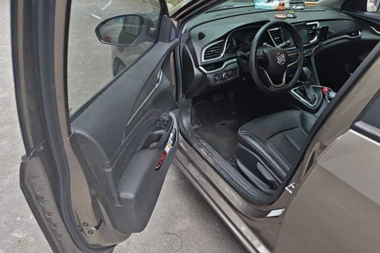 Used Buick GT 2017 15N Automatic Deluxe Edition Driver Seat