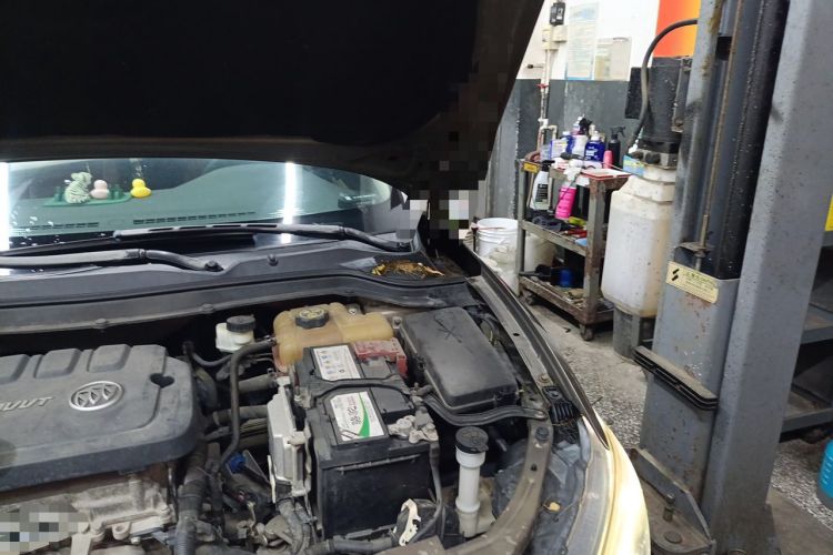 Used Buick GT 2017 15N Manual Elite Version Engine Bay Left