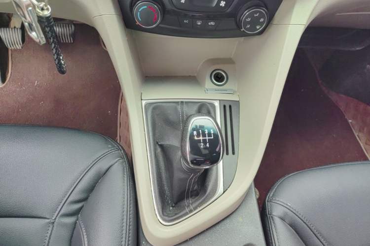 Used Buick GT 2017 15N Manual Entry-Level Trim Gear Lever