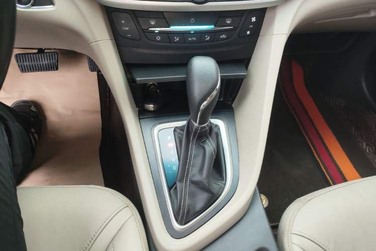 Used Buick GT 2017 15N Automatic Deluxe Edition Gear Lever