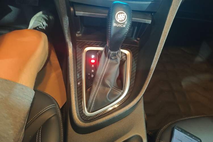 Used Buick GT 2017 15N Automatic Deluxe Edition Gear Lever