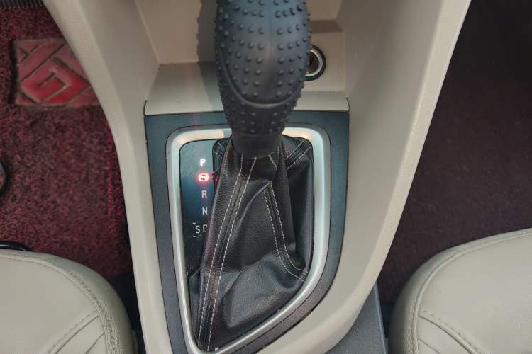 Used Buick GT 2017 18T Dual-Clutch Elite Model Gear Lever